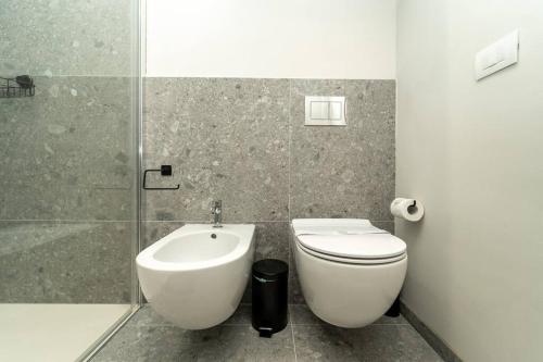 a bathroom with a toilet and a sink at Apt 2 min from the Cathedral with private parking in Como