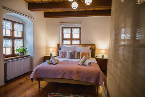 a bedroom with a large bed with two windows at Flyns in Görlitz