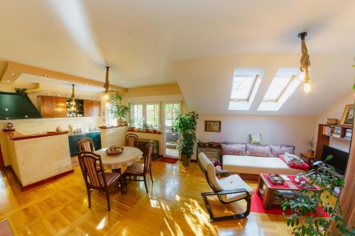 a living room with a couch and a table at Apartman Zamak Sombor in Sombor