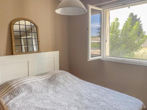 Una cama o camas en una habitación de Anouk
