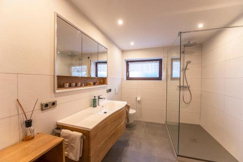 a bathroom with a sink and a shower at Ferienwohnung Sonja in Edeldorf