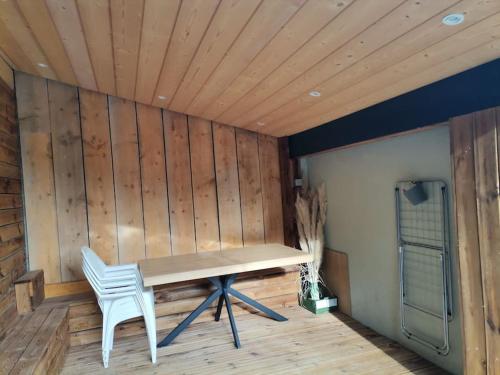 a wooden room with a bench and a chair at L'Alcôve des Ondines in Rochefort-sur-Nenon
