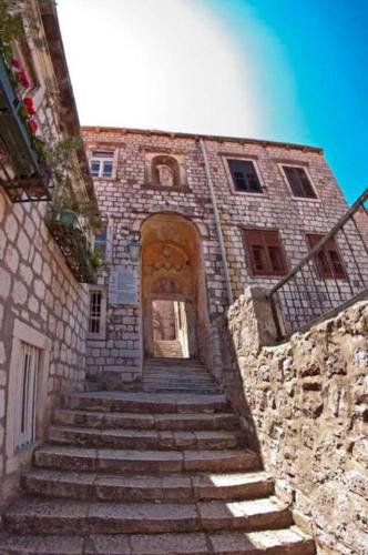 1 Bed Near Old Town - Sleeps 2 w Wifi