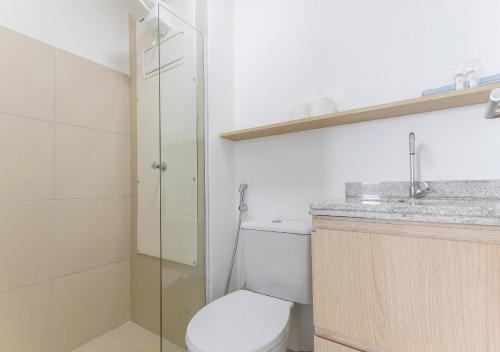 a bathroom with a toilet and a glass shower at Áurea Guedes #901A - Apartamento por Carpediem in Natal