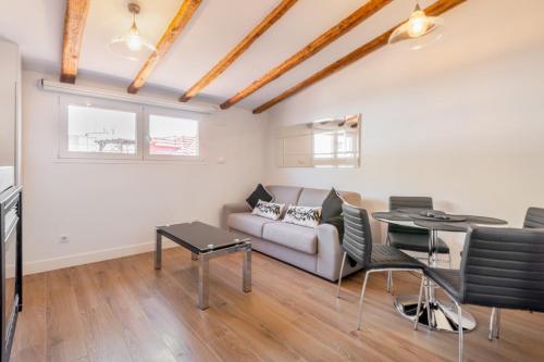 Modern Duplex - 1 Bedroom 1.5 Bathrooms - Sol