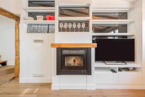 Modern Duplex - 1 Bedroom 1.5 Bathrooms - Sol