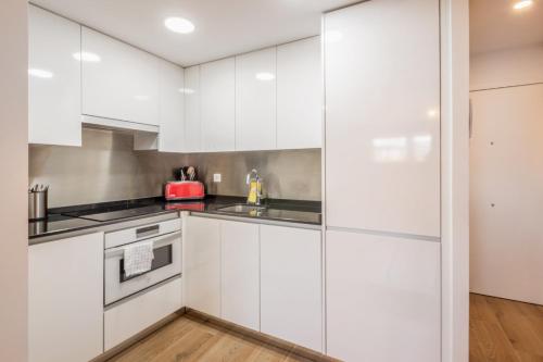 Modern Duplex - 1 Bedroom 1.5 Bathrooms - Sol