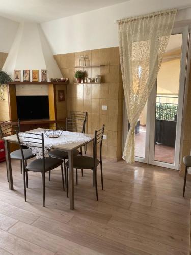 Μια τηλεόραση ή/και κέντρο ψυχαγωγίας στο Guerrino’s house