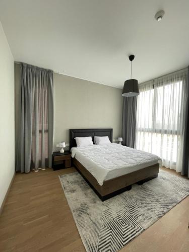 A bed or beds in a room at Premium hotel apartment Aeon towers Sheikh Zayed City