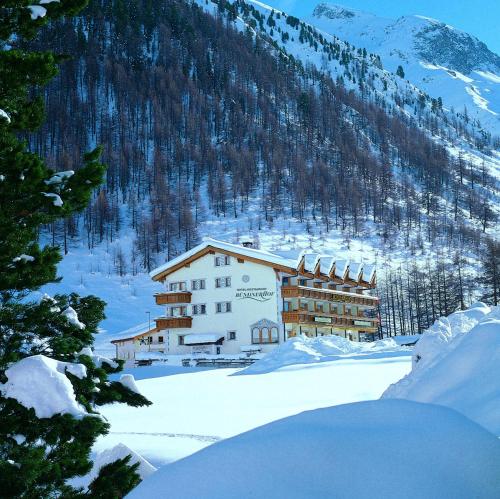 Country Wellnesshotel Bündnerhof зимой