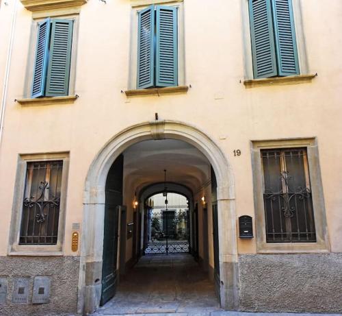 Foto Joyful apartment in a building from the 1700s 2