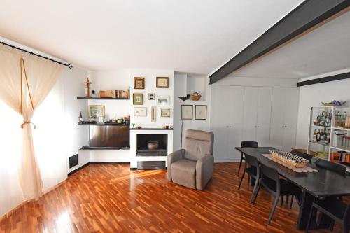 Foto Joyful apartment in a building from the 1700s 5