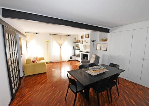 Foto Joyful apartment in a building from the 1700s 6