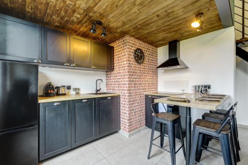 Kuchyň nebo kuchyňský kout v ubytování L'Industrie-Loft-T2-Clim-Parking à proximité