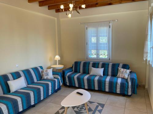 Un lugar para sentarse en Monolithos Villas