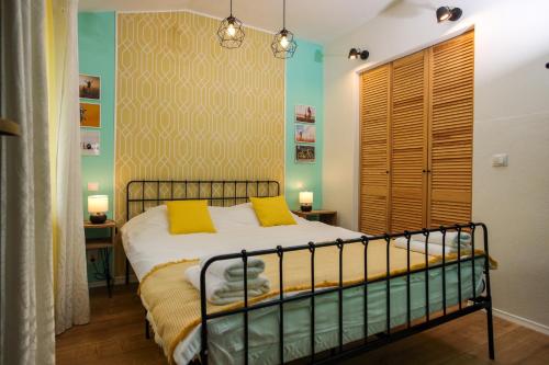 a bedroom with a bed with yellow pillows at Mill Central Apartment in Sibiu