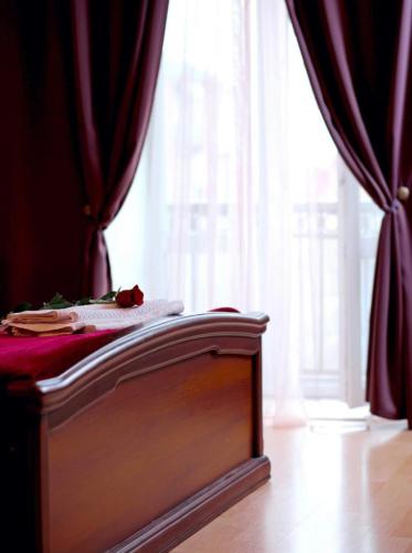 een bed voor een raam met gordijnen bij VIP apart 352 in Tbilisi City