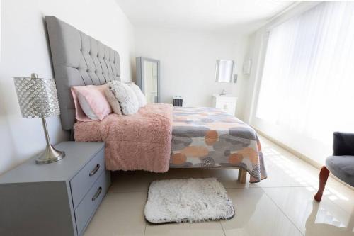 Кровать или кровати в номере Casa en el centro Calvillo con terraza y mirador