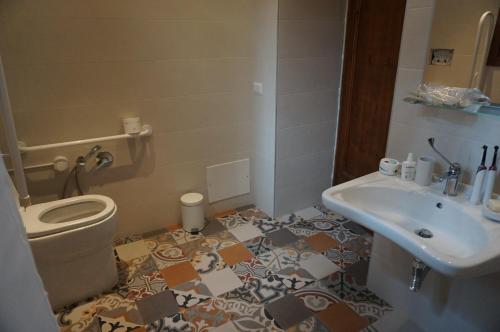 Ένα μπάνιο στο Agriturismo la Romanella