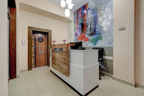 a lobby with a reception desk and a painting on the wall at Super Collection O Planet Grande By Elite Hospitality in Chennai