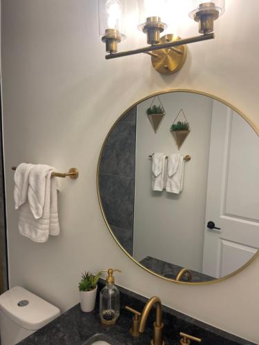 Un baño de Mirabelle 3bd/1ba 5 min from Downtown/Duke/RTP
