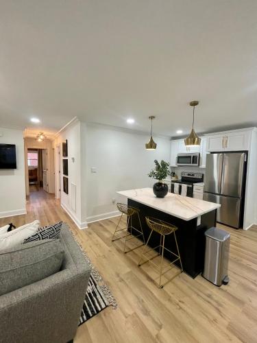 Una cocina o cocineta en Mirabelle 3bd/1ba 5 min from Downtown/Duke/RTP