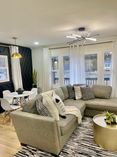 Un lugar para sentarse en Mirabelle 3bd/1ba 5 min from Downtown/Duke/RTP