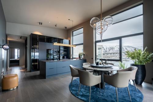 Dapur atau dapur kecil di Vindlys Luxury Penthouse Apartment