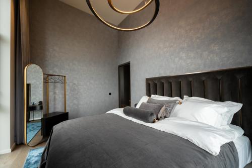 Katil atau katil-katil dalam bilik di Vindlys Luxury Penthouse Apartment