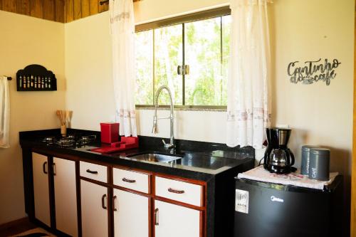 Dapur atau dapur kecil di Chalé Caminho do Sol