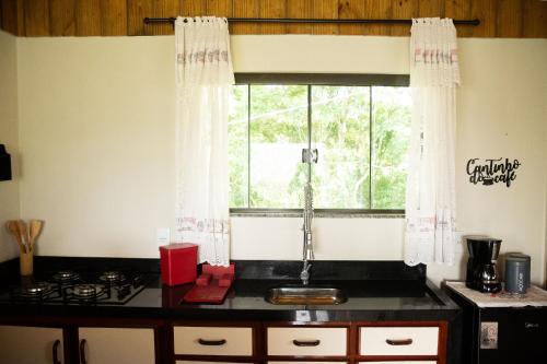Dapur atau dapur kecil di Chalé Caminho do Sol