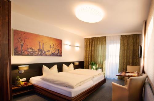 En eller flere senge i et værelse på Hotel Blumauer