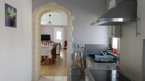 Dapur atau dapur kecil di Gîte aux Portes de l'Argonne