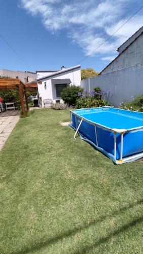 a blue trampoline on the grass in a yard at Cabaña a pasos del lago in Tandil