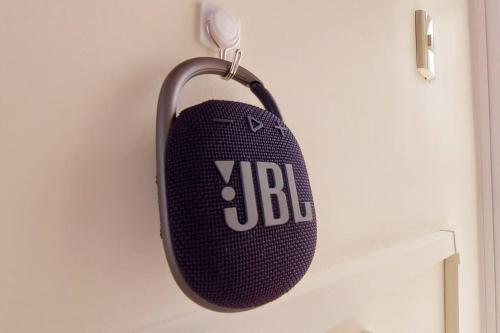 a computer mouse is hanging on a door at Hermoso Penthouse con jacuzzi en terraza in Lima