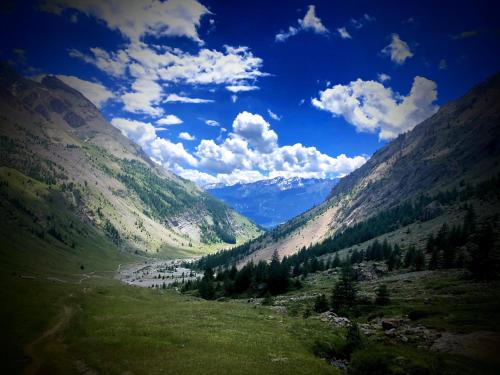 a view of a valley in a mountain range at Auberge Saint Antoine in Pelvoux