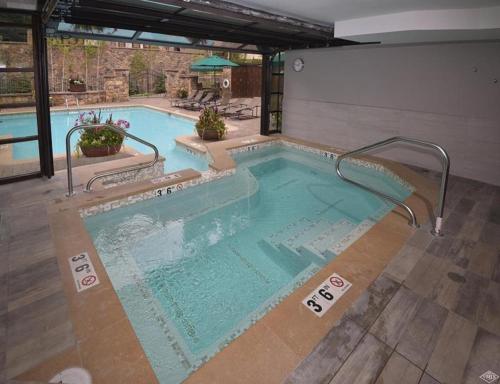 Πισίνα στο ή κοντά στο Northwood's Juniper 311 condo