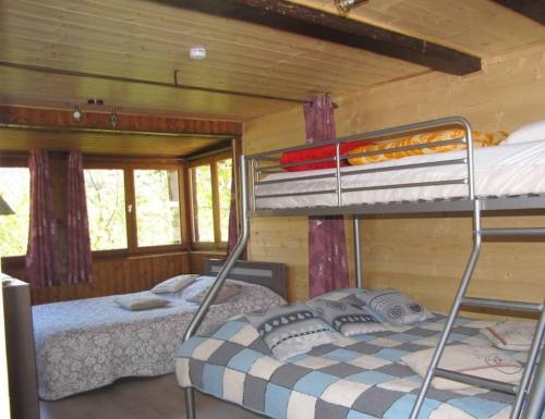- une chambre avec 2 lits superposés dans une cabine dans l'établissement Sublime maison 15 personnes, à Saint-Gervais-les-Bains