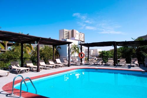Bazén v ubytování Costa Club Punta Arena - Desayuno buffet incluido nebo v jeho okolí