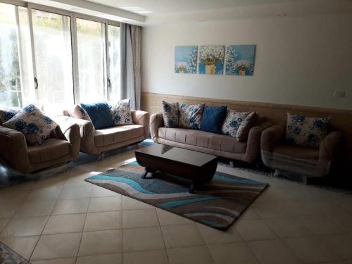 Gambar di galeri bagi Ground floor villa with private garden, parking and shared swimming pool di El `Agûza
