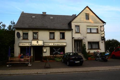 Gallery image of Black Bear Bikers Pub-Hotel in Kempfeld