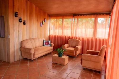 a living room with two chairs and a table at Cabaña Campo Verde in Marsella