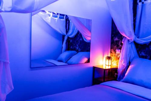 Katil atau katil-katil dalam bilik di Tropical Jungle Loveroom Pau centre