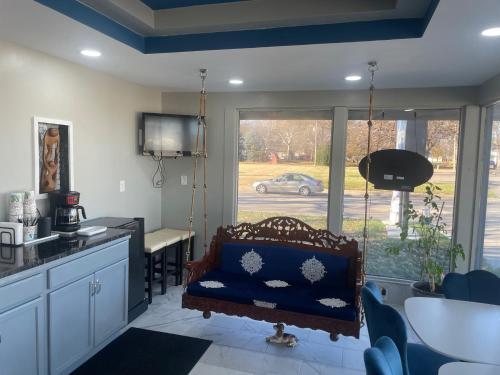 a living room with a swing chair in a kitchen at Viking Motel in Lindsborg