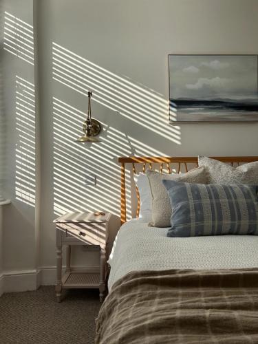 Katil atau katil-katil dalam bilik di Fern Lodge By Birch Stays