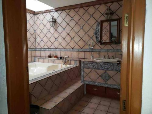 a bathroom with a tub and a sink at Las Linas in Tequisquiapan