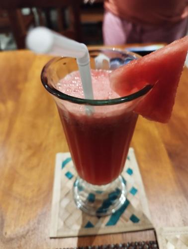 Bebidas en PearlDrop Waves Mirissa