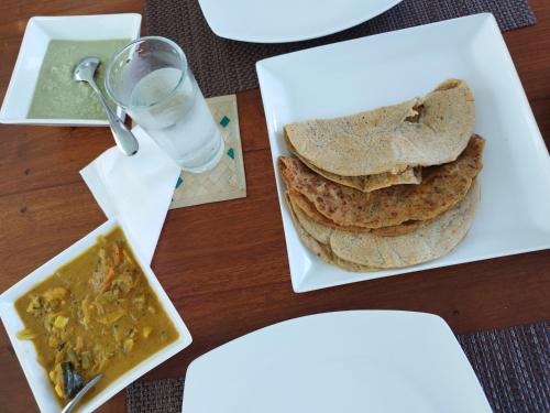 Comida en la casa de huéspedes o alrededores