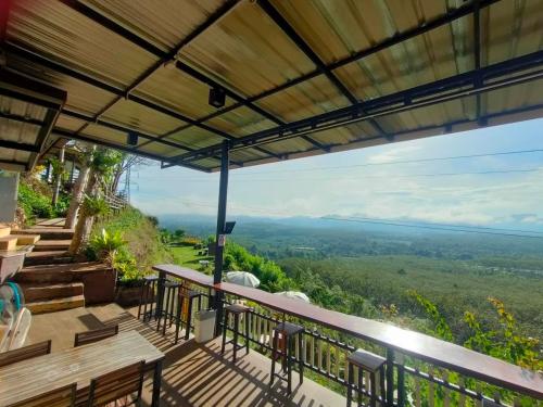 Balkón nebo terasa v ubytování Doisky Phangnga