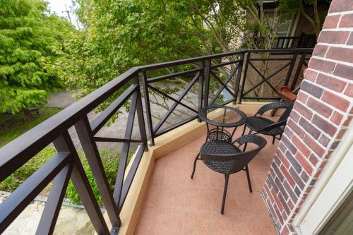 Ein Balkon oder eine Terrasse in der Unterkunft Magi Castle Family B&B